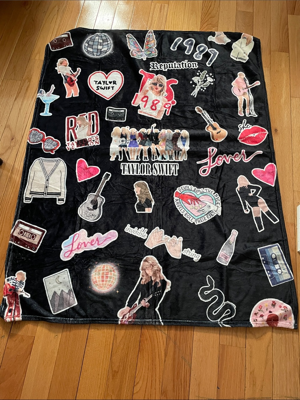 Taylor Swift Black  Icon Throw